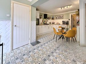 Cartlodge Avenue- click for photo gallery